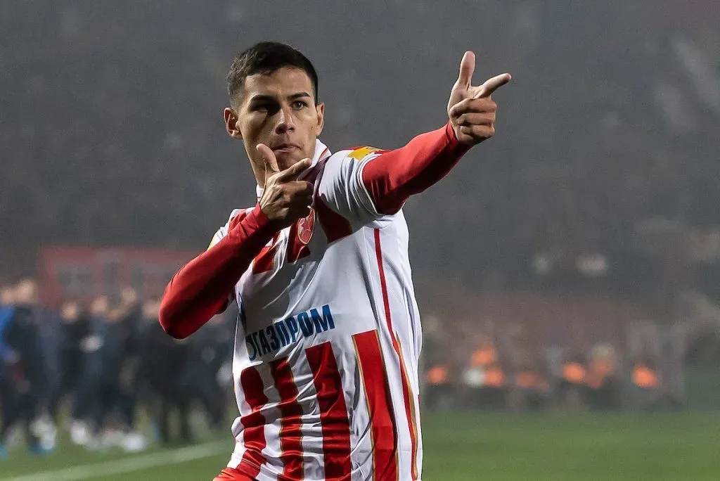 Alex Vigo con la camiseta de Estrella Roja