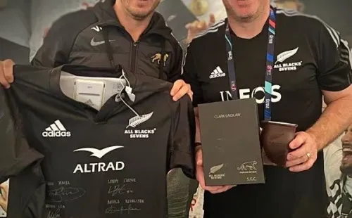 Gómez Cora y Clark Laidlaw, head coach de Nueva Zelanda.