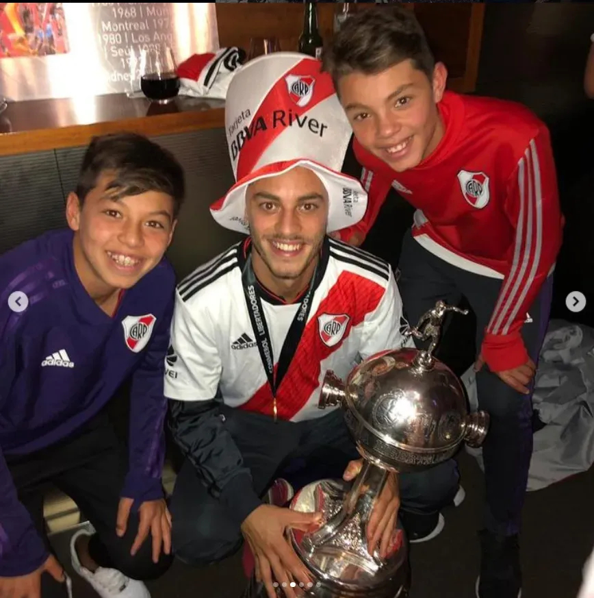Nahuel Gallardo, con su medalla y la Copa Libertadores 2018. (Foto: Instagram)
