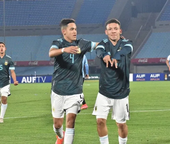 Gianluca Prestianni festejando un tanto con la Selección Argentina Sub 17.