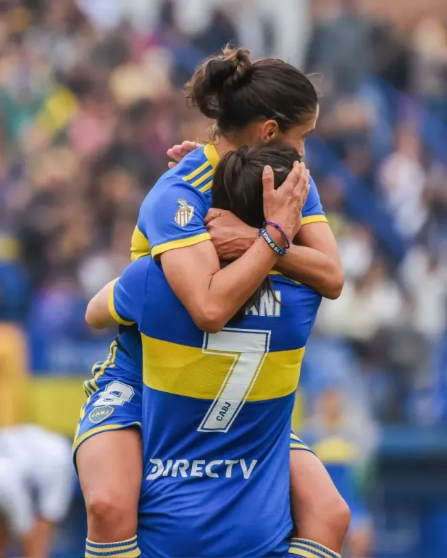 Ojeda y Urbani, las goleadoras ante Gimnasia. PRENSA BOCA.