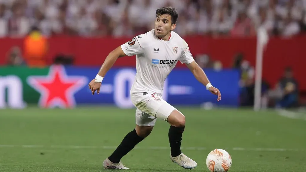 Marcos Acuña en acción con la camiseta de Sevilla.