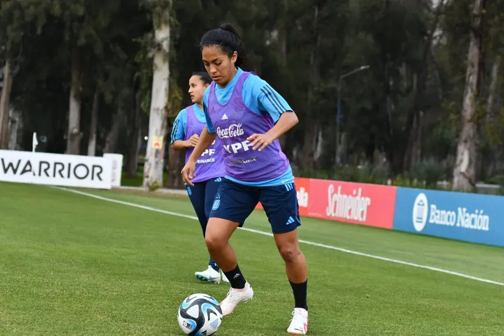 La Doc Mayorga levantó la Copa con Boca y se fue al predio. PRENSA AFA.