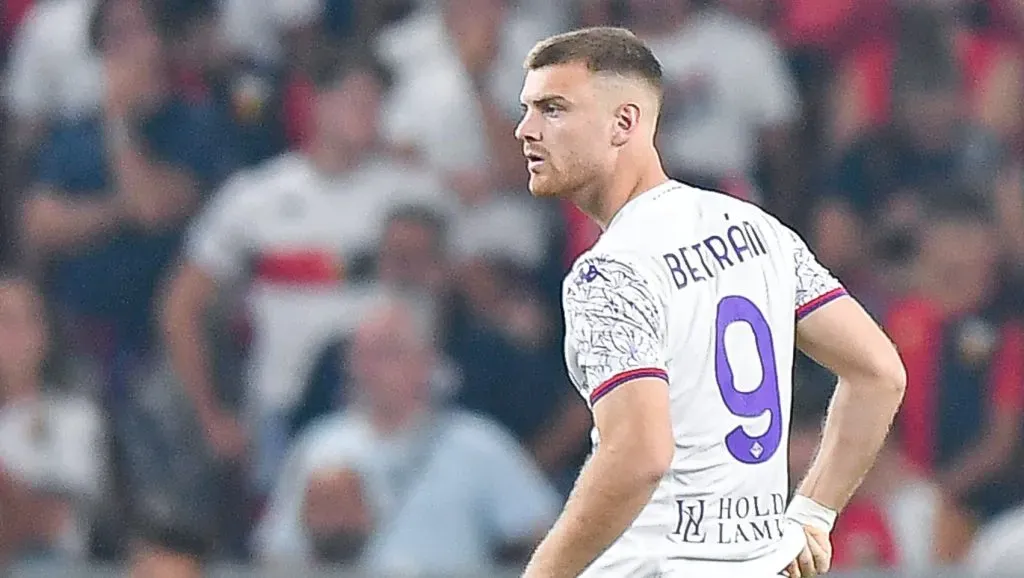 Lucas Beltrán con la camiseta de la Fiorentina.