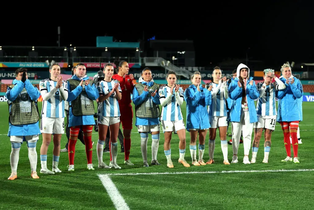 HAMILTON, NEW ZEALAND – AUGUST 02: Argentina players look dejected after the team’s defeat and elimination from the tournament during the FIFA Women’s World Cup Australia & New Zealand 2023 Group G match between Argentina and Sweden at Waikato Stadium on August 02, 2023 in Hamilton, New Zealand. (Photo by Buda Mendes/Getty Images)