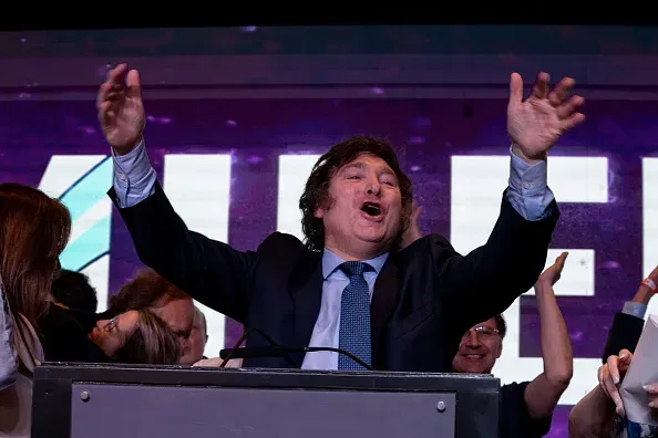 Javier Milei deja de ser anti Boca tras su acercamiento a Mauricio Macri.