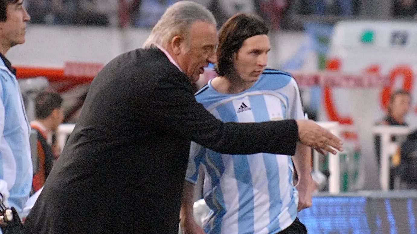 Alfio Basile lo dirigió a Messi en su segunda etapa en la Selección. (Foto Web)