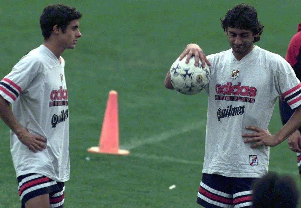 Aimar junto con Enzo Francescoli, en sus inicios en River. Foto Instagram.