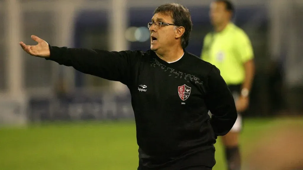 El “Tata” Martino fue elegido como el futbolista más importante en la historia del club (Imago)