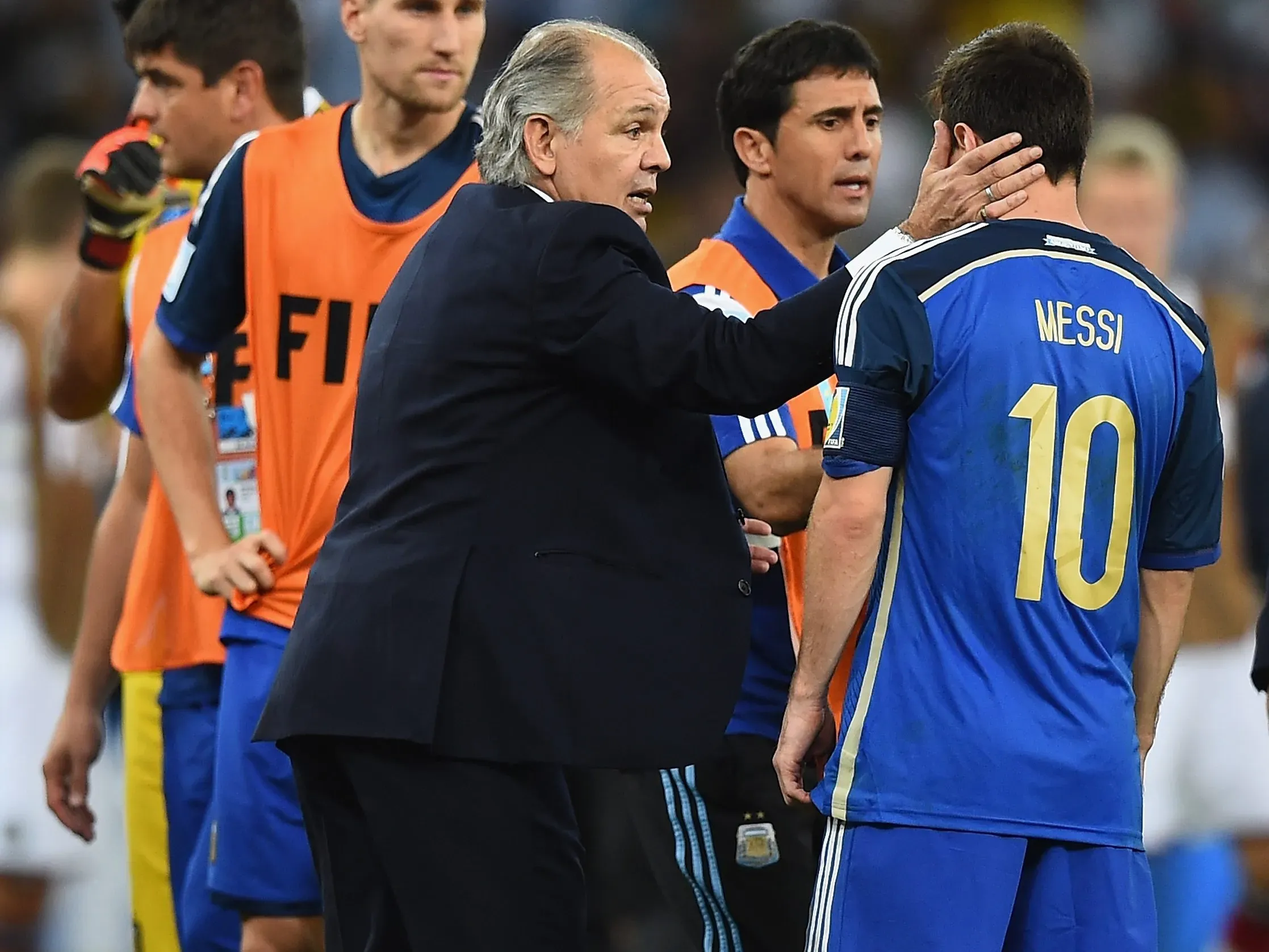 Sabella con Messi, en la final del Mundial 2014. Foto: Getty Images