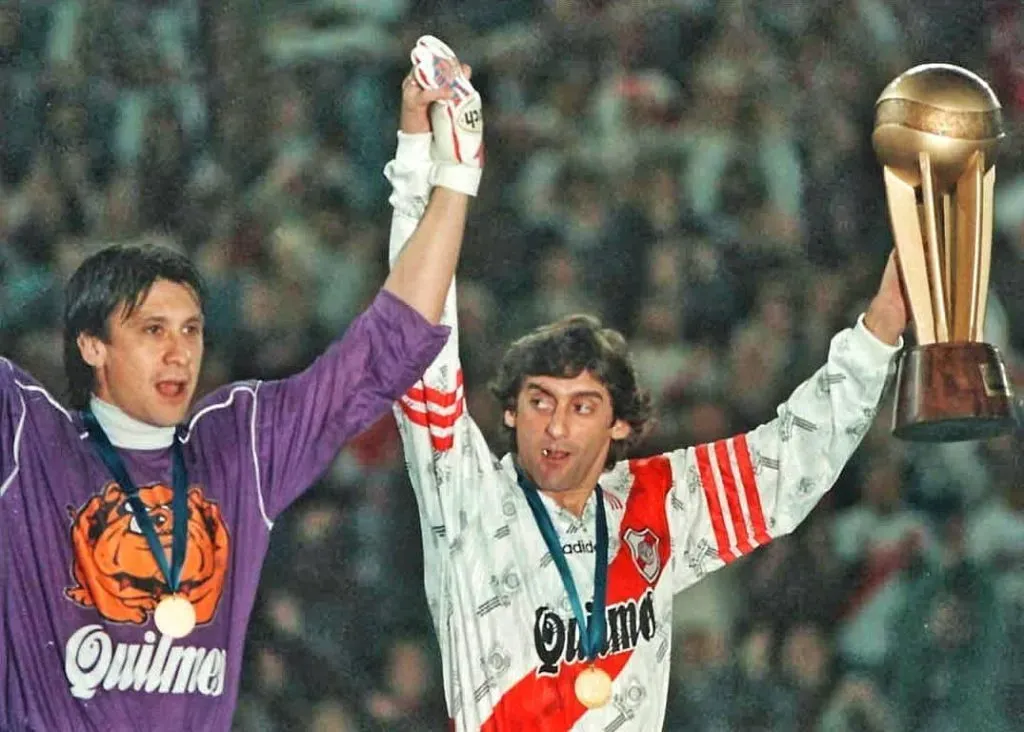 Burgos, Enzo, la Copa y el chile infaltable en la boca.