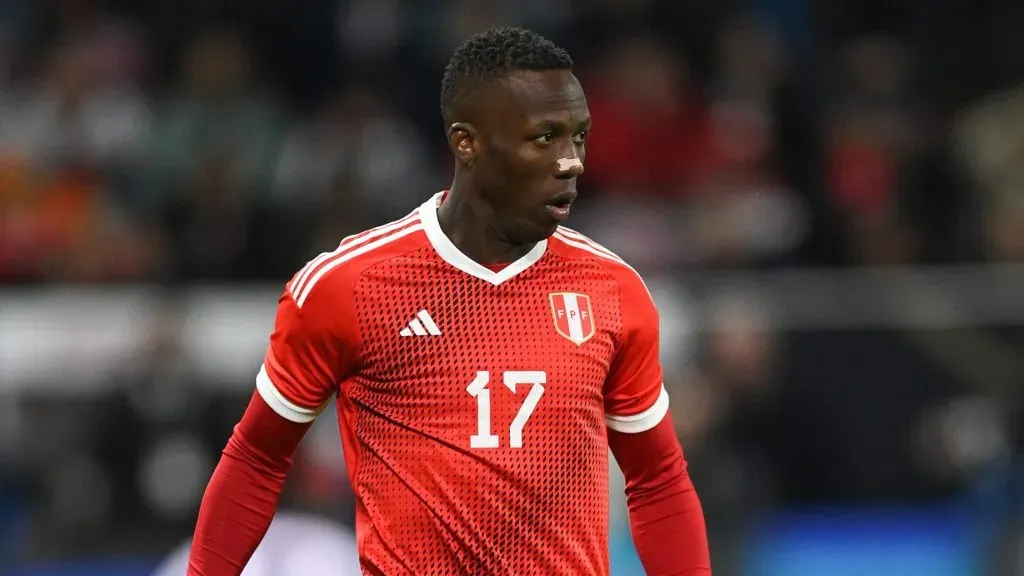 Advíncula, una fija en la Selección de Perú