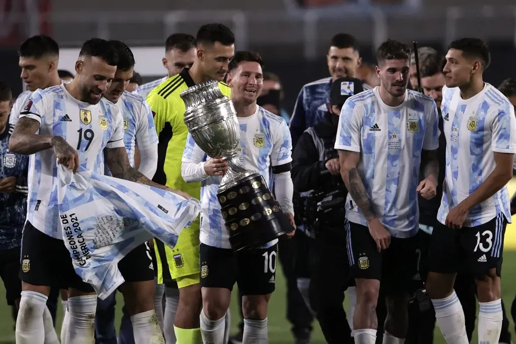Lionel Messi con la Copa América que ganó con la Selección Argentina en 2021. Getty Images.