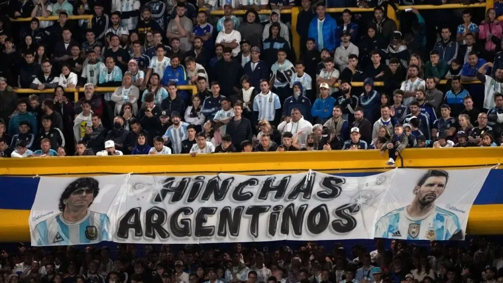 Los hinchas argentinos en la Bombonera (IMAGO / Photogamma).