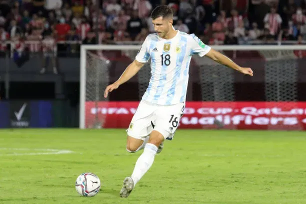 Barcelona y Atlético no son los únicos interesados en Guido Rodríguez (Photo by Christian Alvarenga/Getty Images)