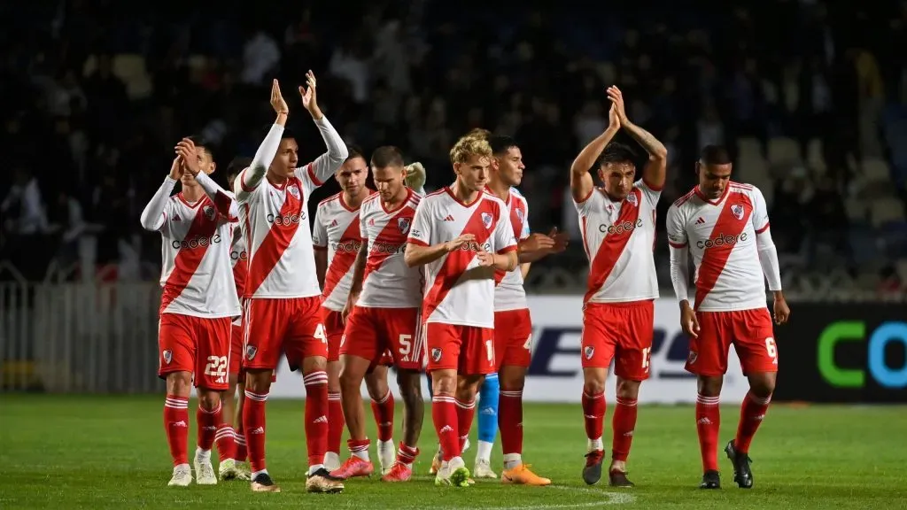 El equipo de River tras el empate ante Colo Colo en Chile. (Getty)