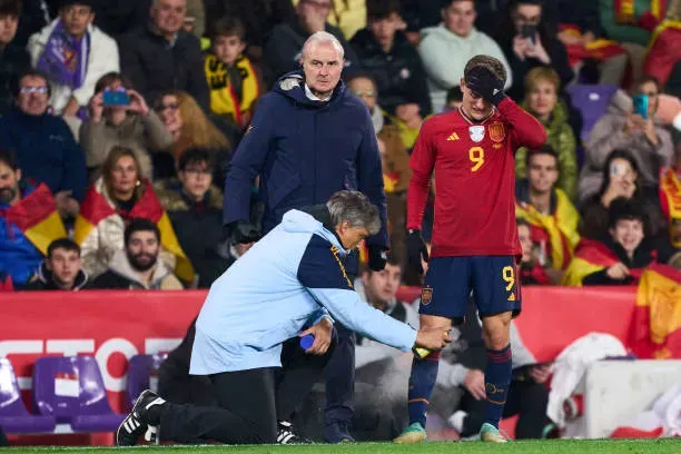 La lesión dejaría afuera a Gavi de los Juegos Olímpicos y de la Eurocopa (Photo by Juan Manuel Serrano Arce/Getty Images)