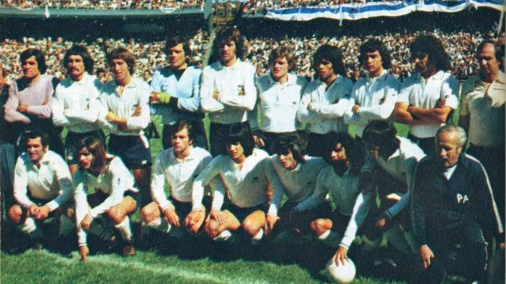 El plantel completo de Quilmes antes de jugar el último partido en Rosario (@museoquilmes)