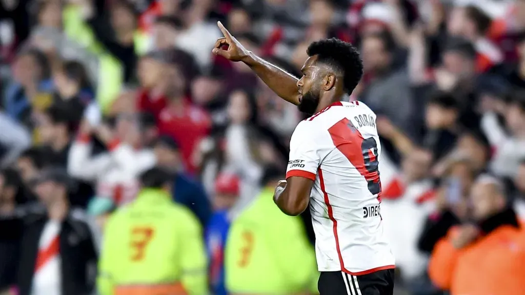 Miguel Borja festejando un tanto en River. (Foto: Getty)