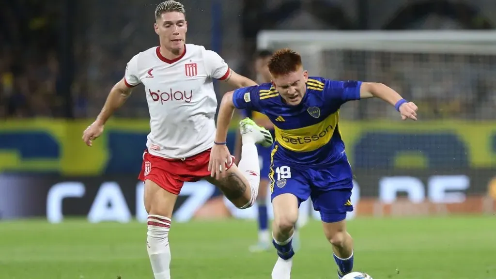 Rollheiser, enfrentando a Barco en un Boca vs. Estudiantes.