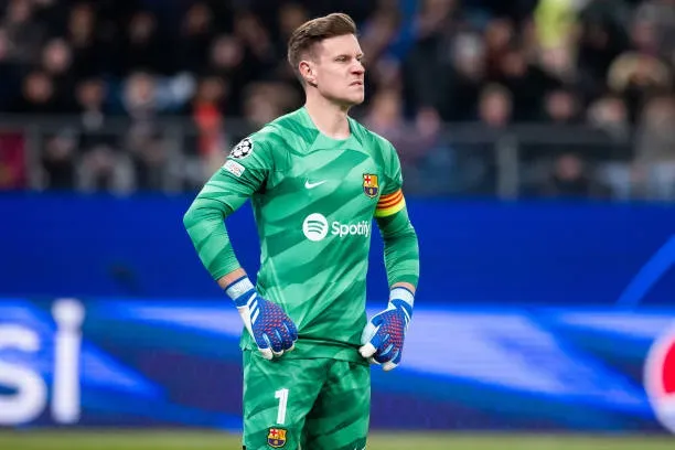 Marc Andre ter Stegen será baja hasta febrero y se suma a la lista de lesionados del Barcelona (Photo by Mateusz Slodkowski/Getty Images)