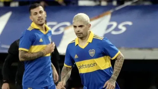 Banega -junto a Paredes- en la despedida de Riquelme, la última vez que pisó La Bombonera
