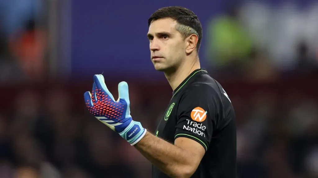 Aston Villa, de Dibu Martínez, quiere asegurar el primer lugar (Getty Images).