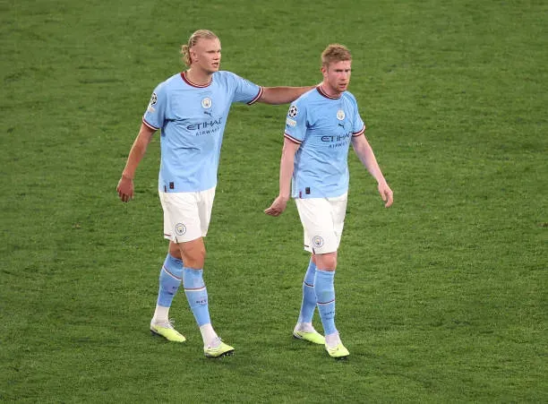 Recuperar a Haaland y De Bruyne, prioridad para el Manchester City (Photo by Alex Grimm/Getty Images)