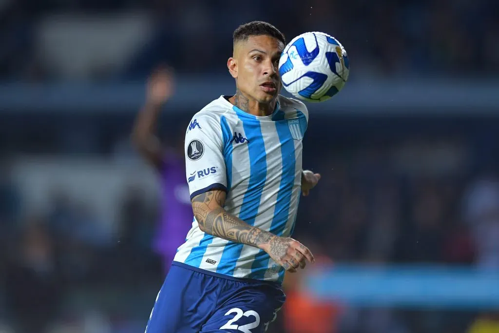 Paolo Guerrero permaneció solo 6 meses en Racing.