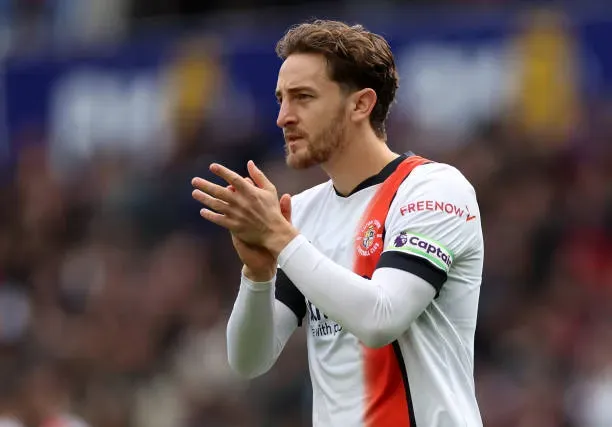 Tom Lockyer ya se encuentra recuperándose desde su propio hogar. (Photo by Eddie Keogh/Getty Images)