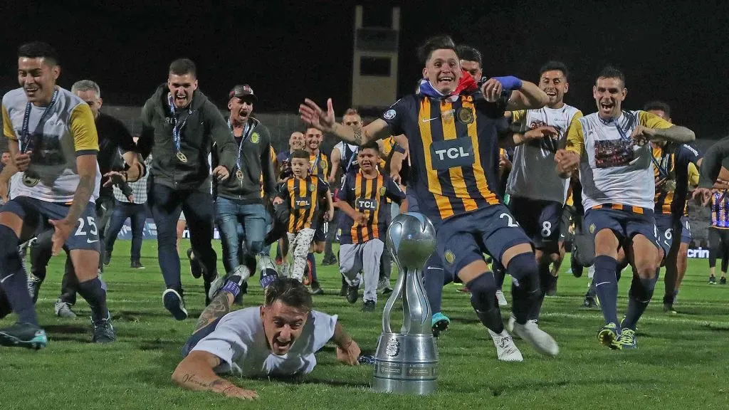 Festejo total del plantel canalla, después de ganar la Copa Argentina (@copaargentina)
