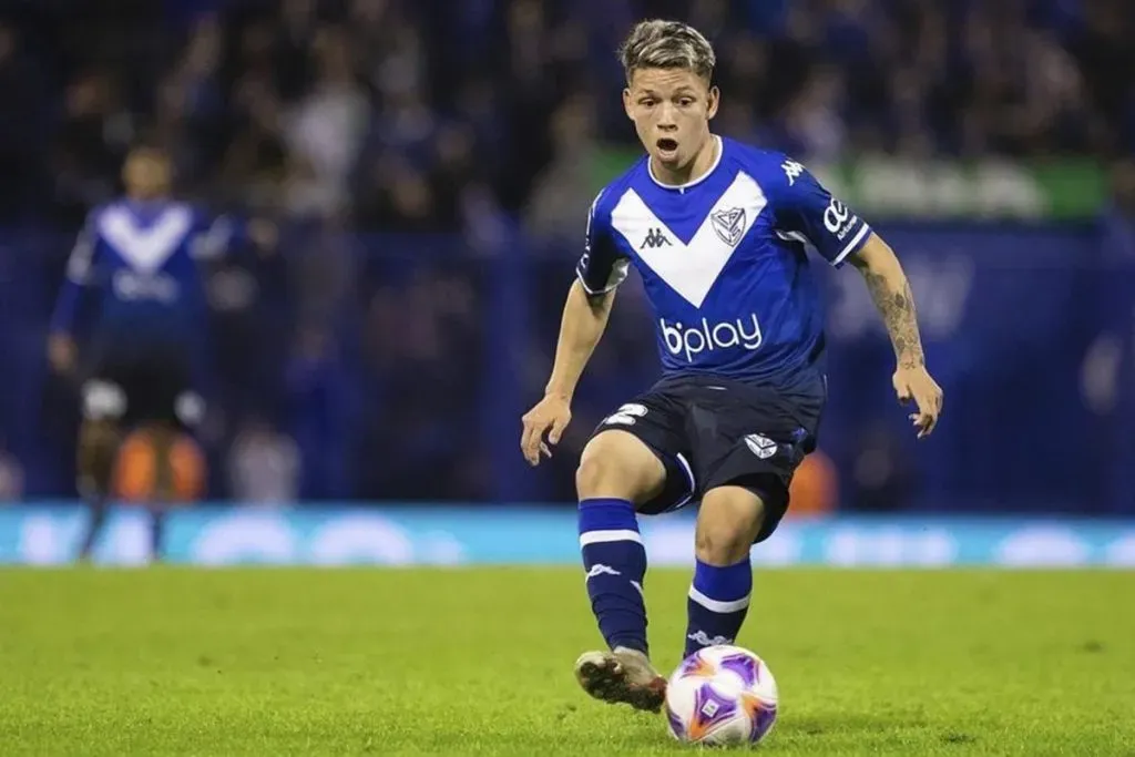 Debutó en Vélez con 16 años.