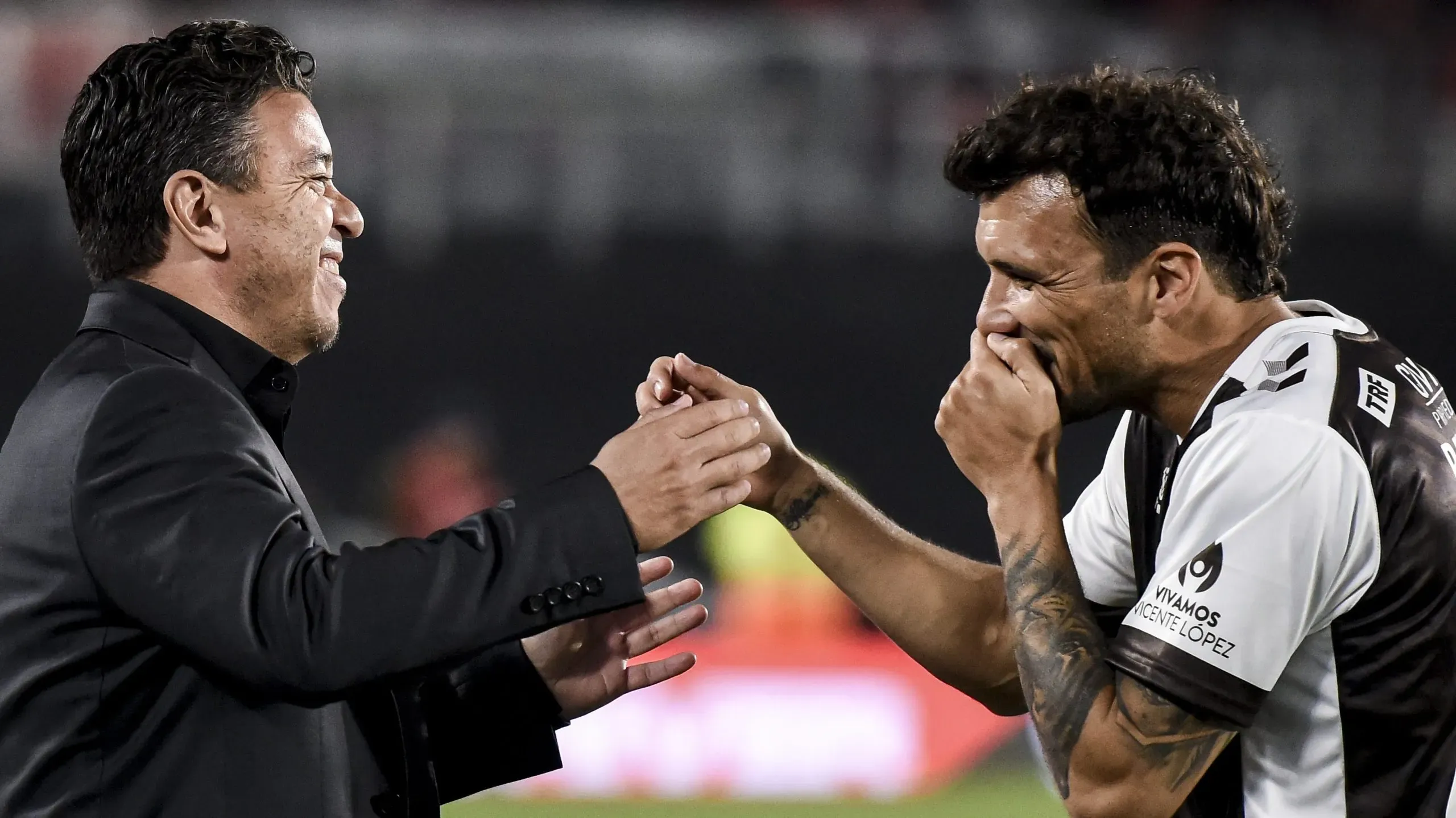 El reencuentro de Gallardo con Bertolo durante un River – Platense. (Getty)