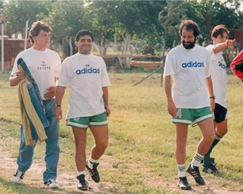 Maradona y Fren como entrenadores de Mandiyú. Foto Archivo.