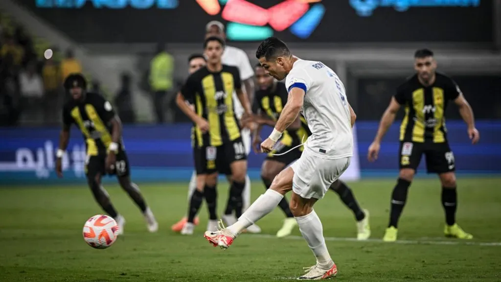 Cristiano Ronaldo le marcó dos goles de penal a Al Ittihad (IMAGO / Sports Press Photo).