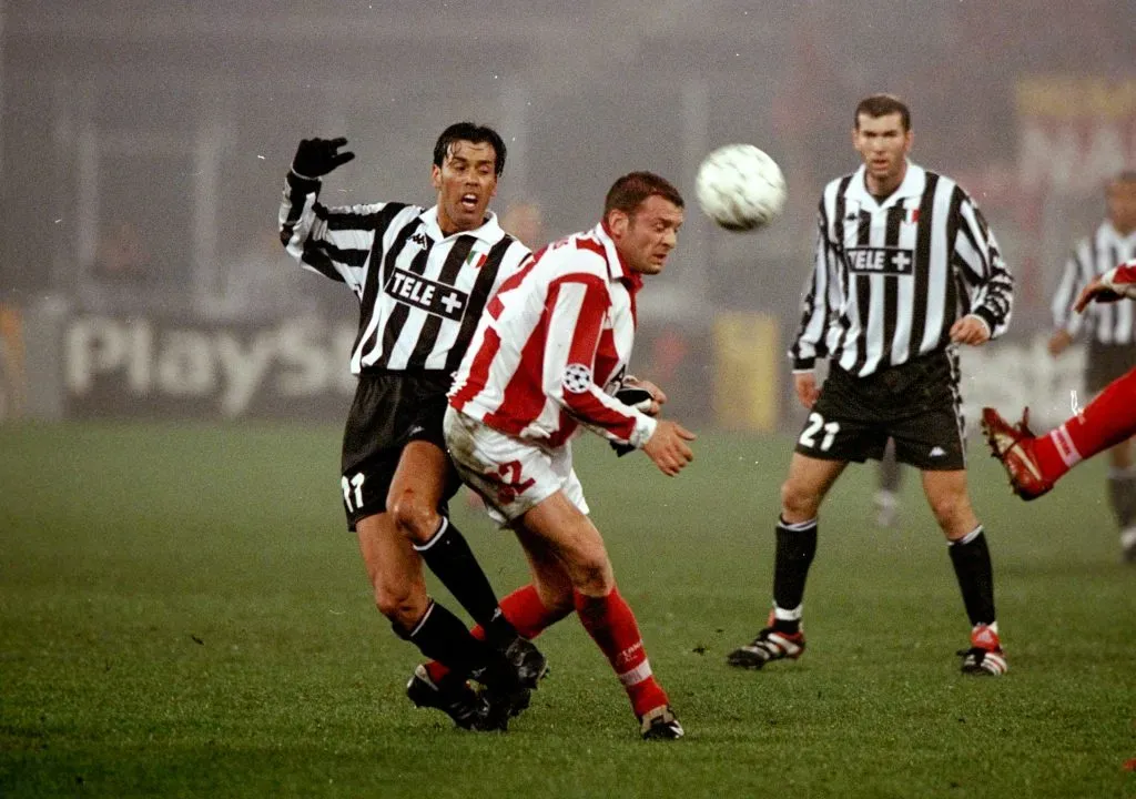 Daniel Fonseca en la Juve, de fondo aparece un tal Zinedine Zidane. (Foto: Getty).