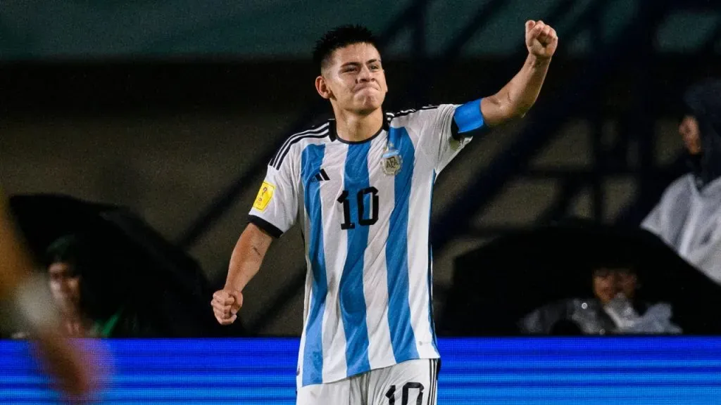 Claudio Echeverri, en su gran paso por la Selección Argentina Sub 17 (IMAGO / Sports Press Photo).