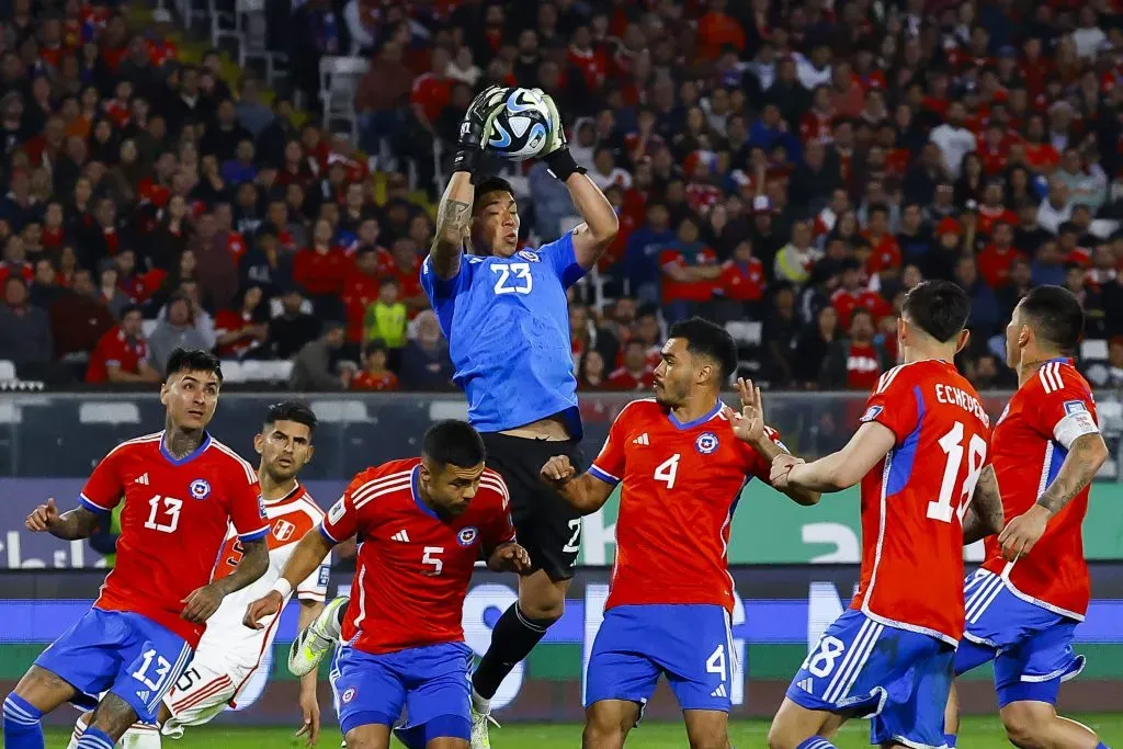 El arquero de la Selección de Chile busca hacer su primera experiencia en el exterior.