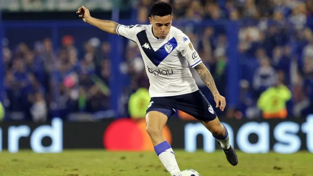 Cáseres juega para Vélez, aunque busca su mejor condición física (Getty Images).