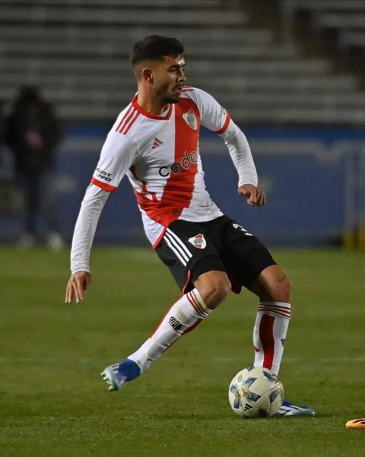 Santiago Simón se lesionó su mano y será baja por dos meses. (Foto: Prensa River)