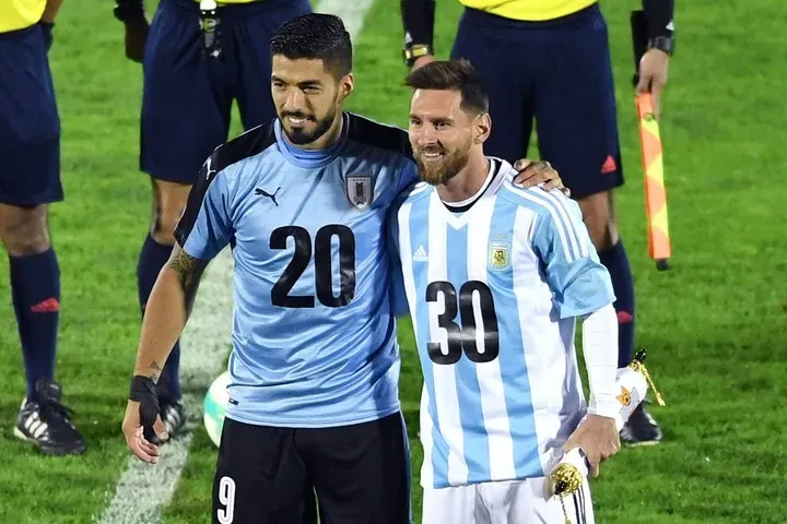 Messi y Suárez en campaña por el Mundial 2023. Foto archivo.