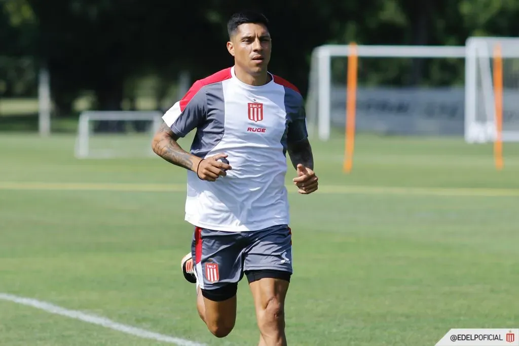 Enzo Pérez en su primer entrenamiento con Estudiantes. @edelpoficial