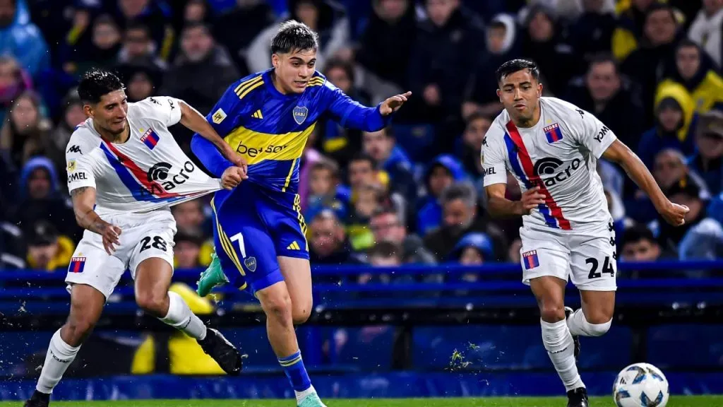 Aaron Molinas, jugando para Tigre ante Boca