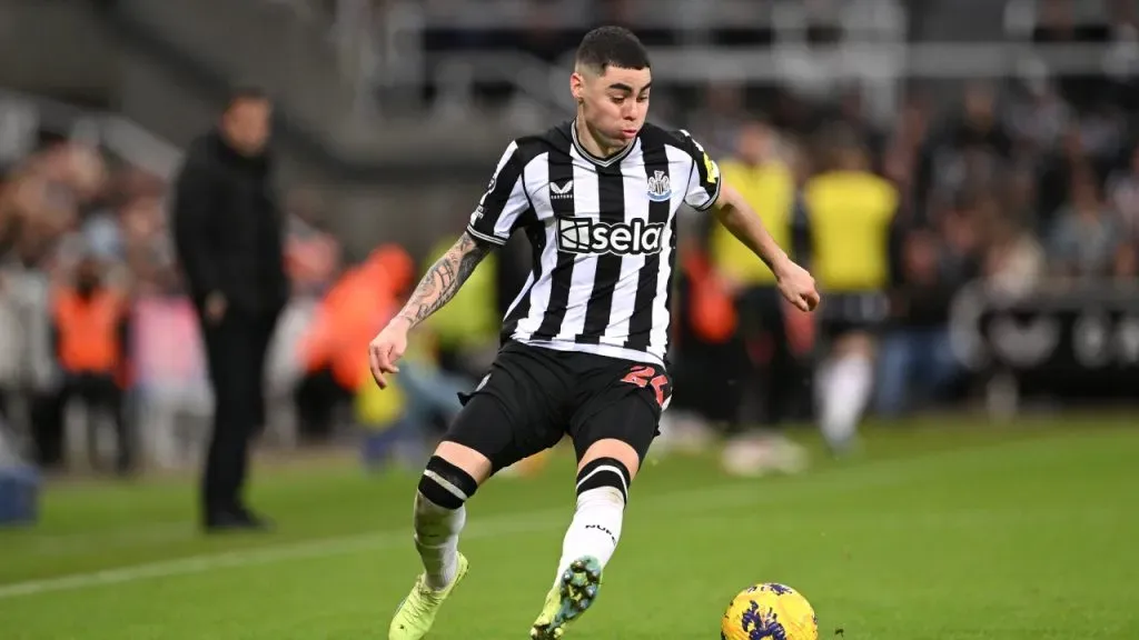Miguel Almirón, con Newcastle