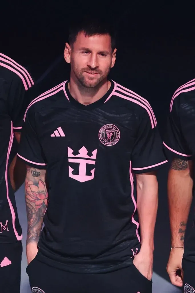 Lionel Messi con la nueva indumentaria del Inter Miami.