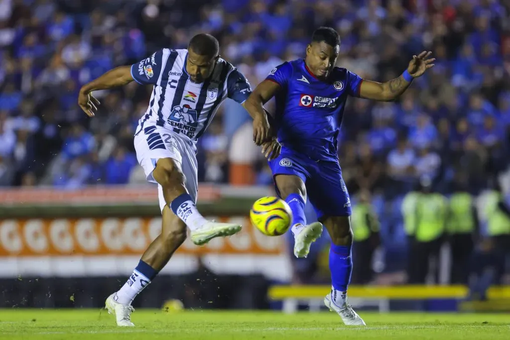 Salomón Rondón en su debut en Pachuca vs. Cruz Azul. Getty Images.