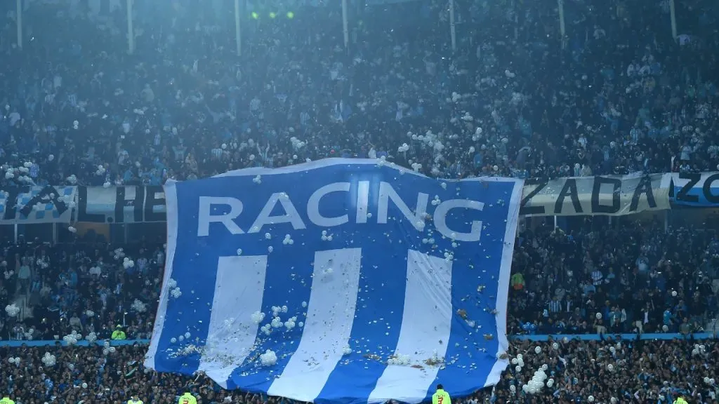 La gente de Racing acompaña mucho a su equipo en el Cilindro (Getty Images).