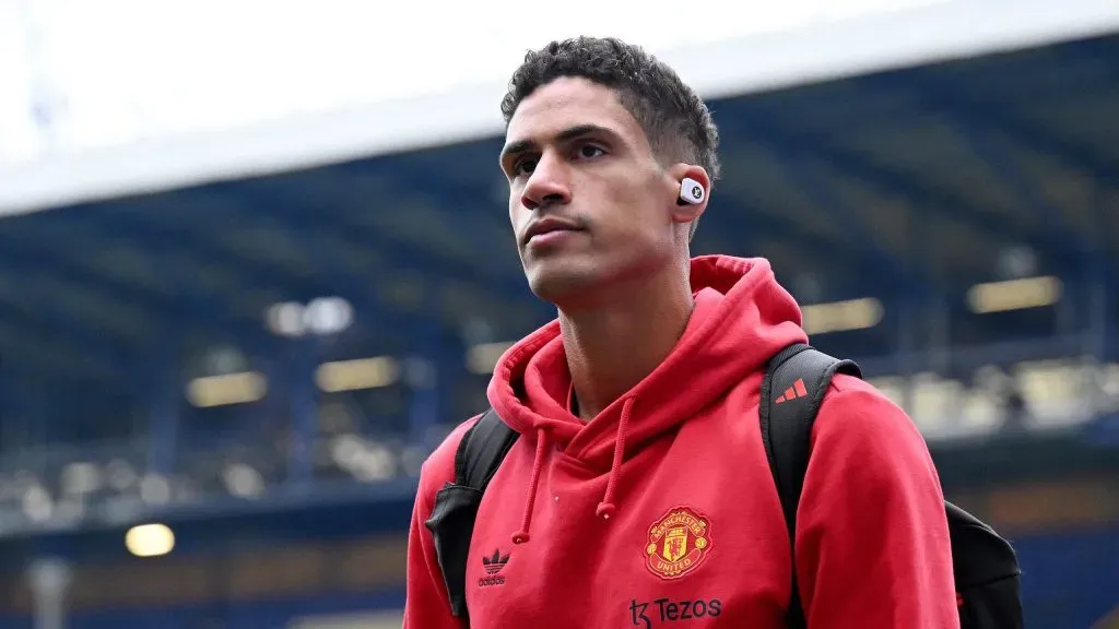 Raphaël Varane puede irse de Manchester United. (Getty Images)