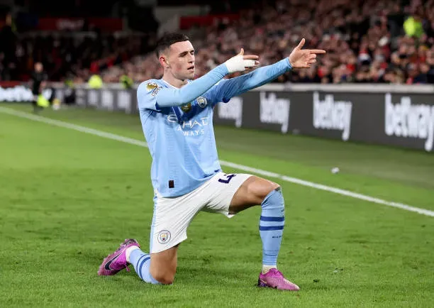 Phil Foden y su celebración ‘A lo Cavani’ (Photo by Ryan Pierse/Getty Images)