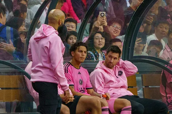 Messi permaneció en el banco de suplentes todo el partido en Hong Kong.